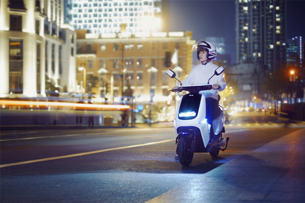 Các mẫu xe máy tay ga điện nổi bật năm 2021